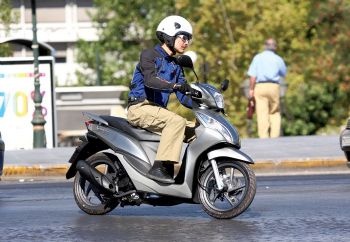  scooter:  Honda Vision 